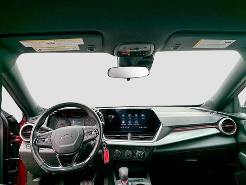 Used 2024 Chevrolet Trax RS w/ Driver Confidence Package FWD image 19