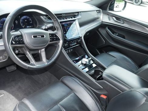Used 2022 Jeep Grand Cherokee Overland w/ Luxury Tech Group IV AWD/4WD image 17