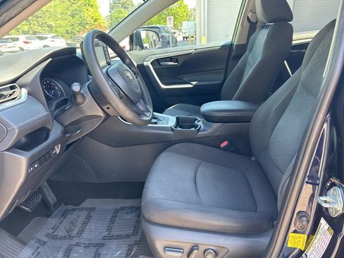 Used 2021 Toyota RAV4 XLE w/ Convenience Package AWD/4WD image 18