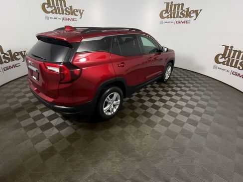 Used 2023 GMC Terrain SLE w/ Driver Convenience Package image 8
