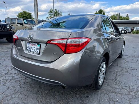 Used 2017 Toyota Corolla LE FWD image 3