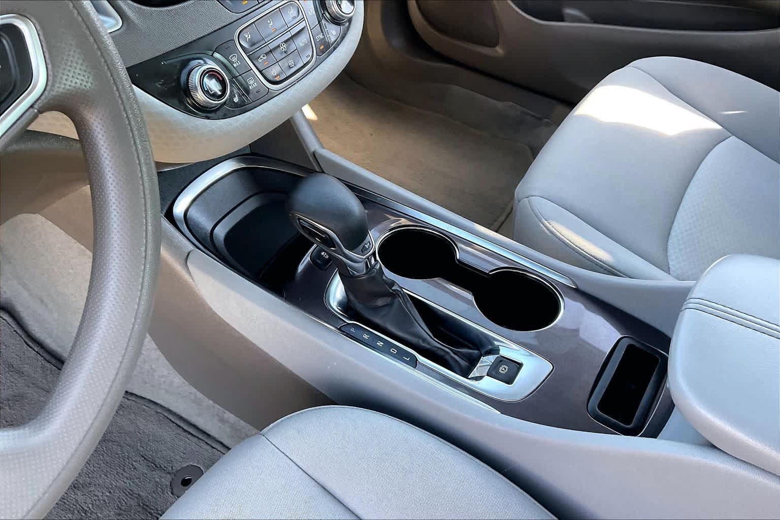 Used 2025 Chevrolet Malibu LT FWD image 16