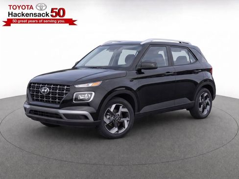 Used 2025 Hyundai Venue SEL FWD image 2