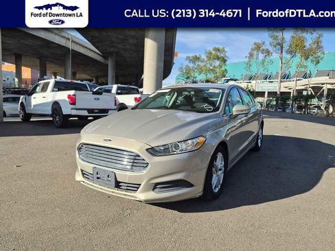 Used 2016 Ford Fusion SE image 1