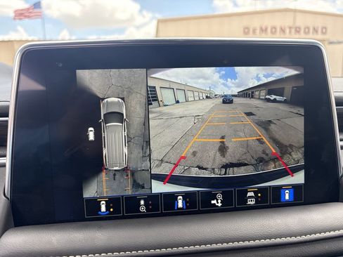 Used 2023 Chevrolet Suburban Premier AWD/4WD image 21