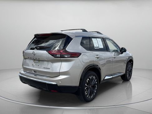 Used 2022 Nissan Rogue Platinum w/ Head-Up Display Package AWD/4WD image 3