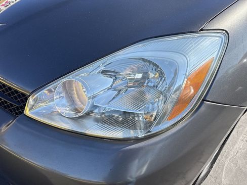 Used 2005 Toyota Sienna image 32