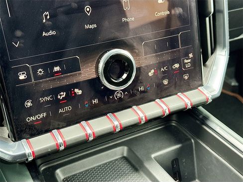 Used 2024 GMC Acadia AT4 w/ Luxury Package image 15