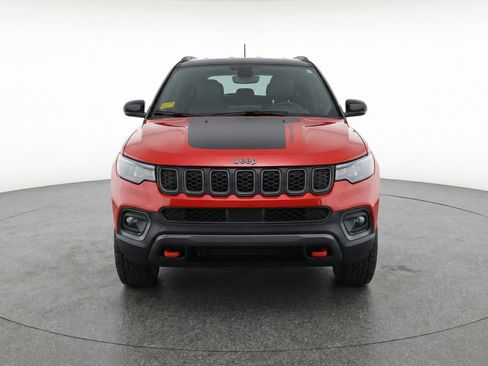 Used 2025 Jeep Compass Trailhawk AWD/4WD image 2