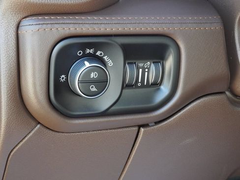 Used 2025 RAM 3500 Longhorn AWD/4WD image 28