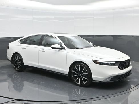 Used 2023 Honda Accord Touring image 5