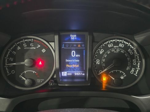 Used 2016 Toyota Tacoma TRD Sport image 7