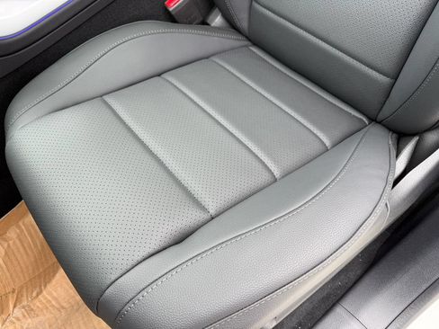 Used 2025 Mercedes-Benz GLS 450 4MATIC image 13