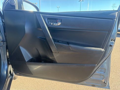 Used 2018 Toyota Corolla L image 25
