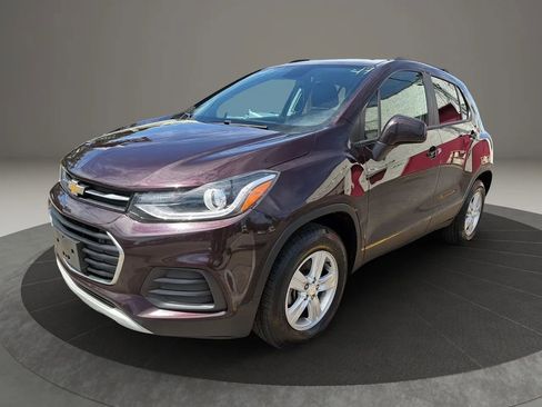 Used 2022 Chevrolet Trax LT w/ Driver Confidence Package AWD/4WD image 1