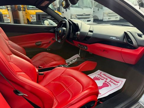Used 2019 Ferrari 488 Spider image 14