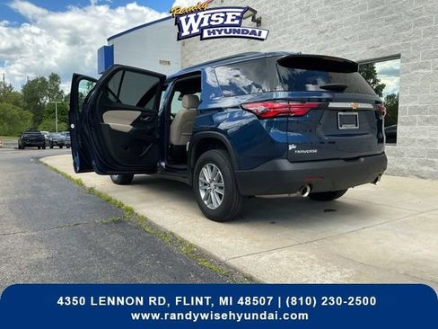Used 2023 Chevrolet Traverse LT FWD image 18