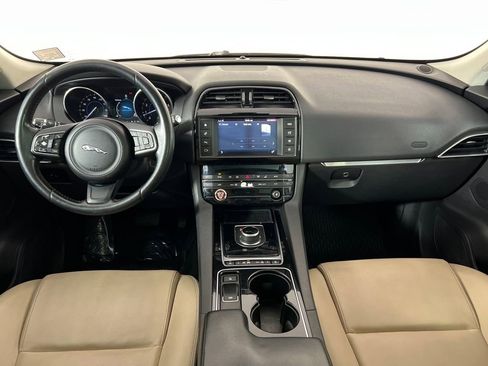 Used 2017 Jaguar F-PACE Premium image 14