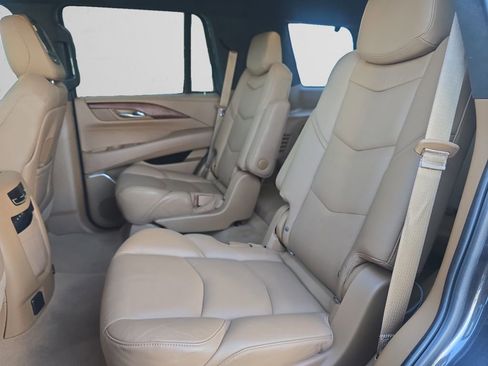 Used 2017 Cadillac Escalade Platinum image 14