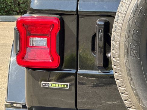 Used 2021 Jeep Wrangler Unlimited Sahara image 26