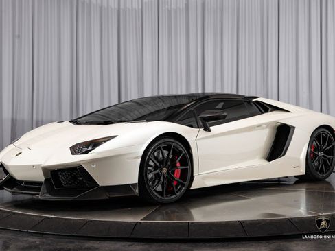 Used 2016 Lamborghini Aventador LP 700-4 image 16