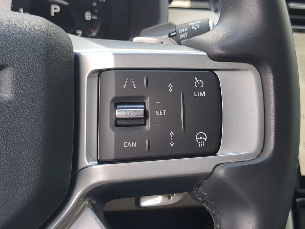 Certified 2025 Land Rover Discovery Dynamic SE AWD/4WD image 27