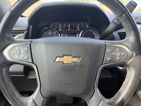 Used 2020 Chevrolet Suburban LT AWD/4WD image 11