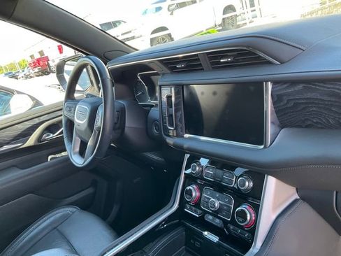 Used 2021 GMC Yukon Denali w/ Denali Premium Package AWD/4WD image 10
