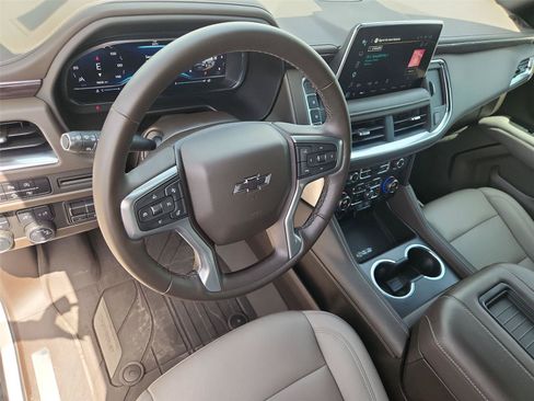 Used 2023 Chevrolet Suburban Z71 w/ Luxury Package AWD/4WD image 10