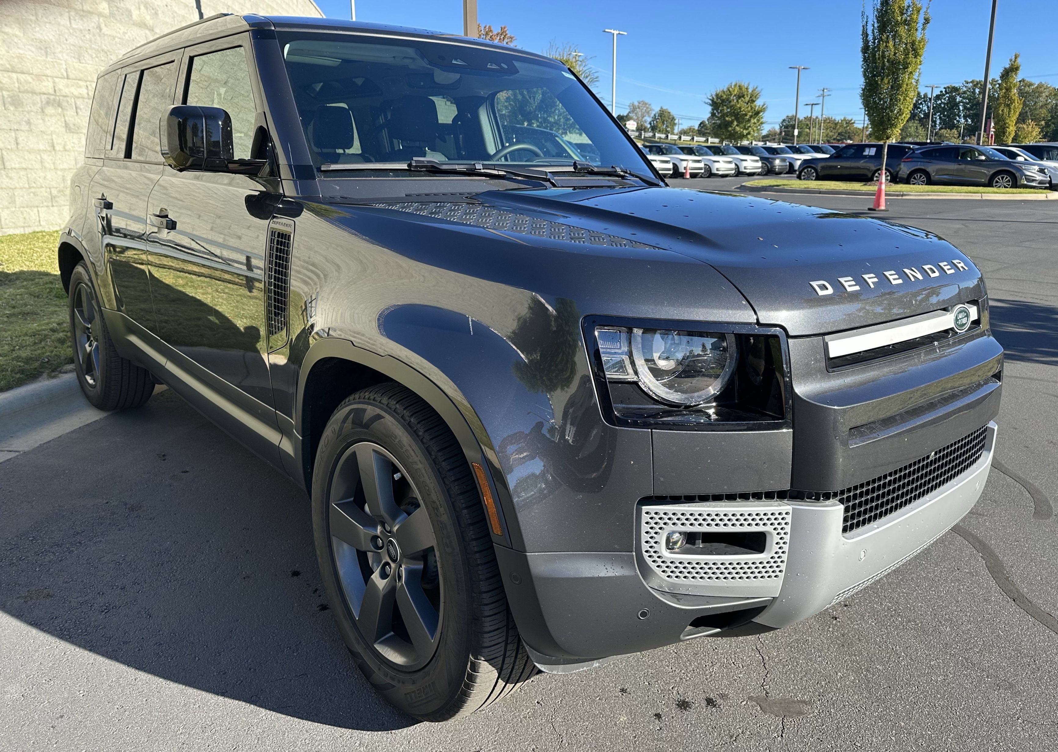 Used 2025 Land Rover Defender 110 S AWD/4WD image 9