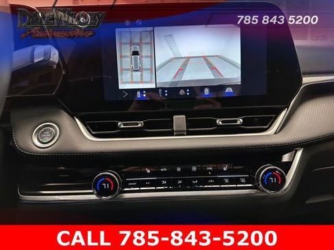 Used 2025 Chevrolet Equinox LT w/ Convenience Package II image 8