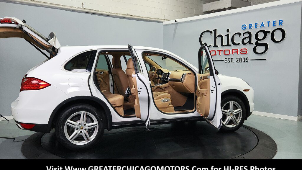 Used 2014 Porsche Cayenne Platinum Edition AWD/4WD image 22