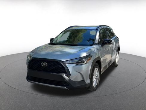 Used 2025 Toyota Corolla Cross LE image 7