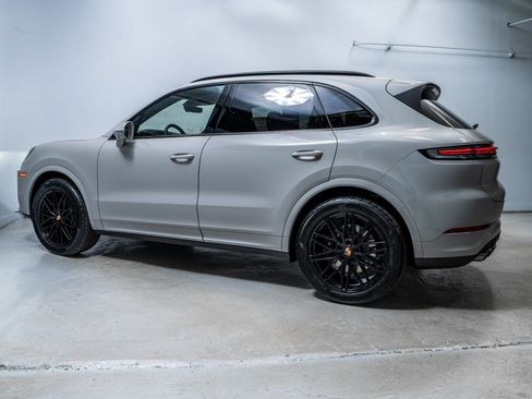 New 2026 Porsche Cayenne AWD/4WD image 2