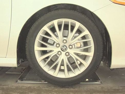 Used 2018 Toyota Camry XLE image 22