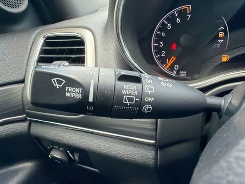 Used 2019 Jeep Grand Cherokee Limited AWD/4WD image 23