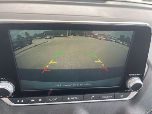 Used 2024 Nissan Sentra SV FWD image 13