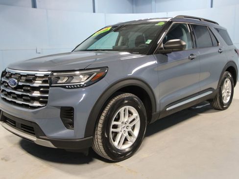 Used 2025 Ford Explorer Active image 32