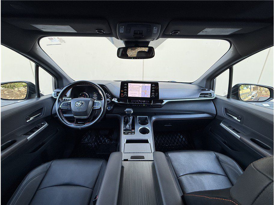 Used 2021 Toyota Sienna XSE FWD image 8