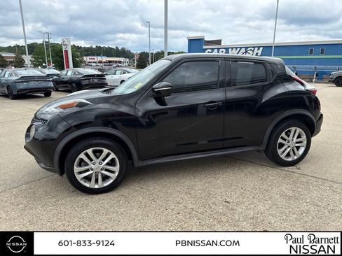 Used 2016 Nissan Juke S FWD image 2