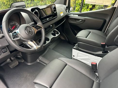 New 2025 Mercedes-Benz Sprinter 2500 image 9
