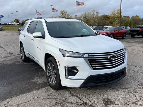 Used 2023 Chevrolet Traverse Premier image 3
