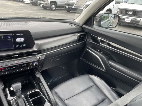 Used 2025 Kia Telluride S image 32