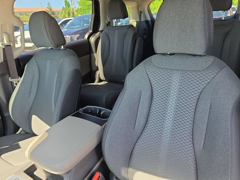 New 2027 Kia Carnival LX FWD image 21