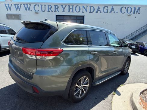 Used 2019 Toyota Highlander XLE FWD image 9