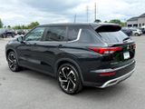 Used 2022 Mitsubishi Outlander SE image 2