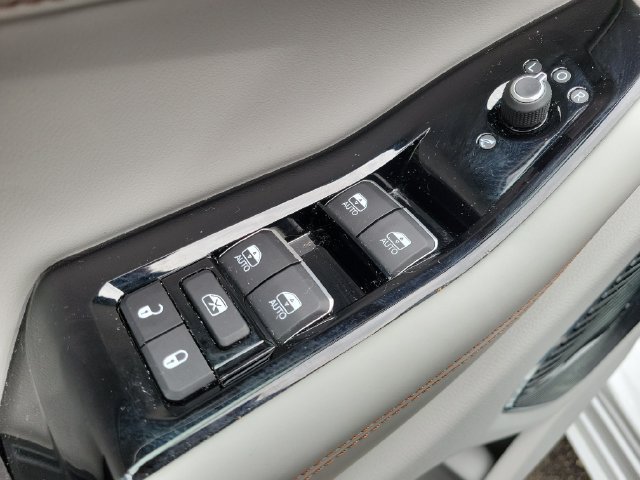 Used 2022 Jeep Grand Cherokee Overland AWD/4WD image 12