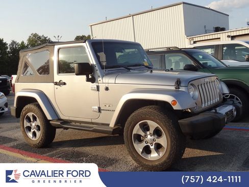 Used 2016 Jeep Wrangler Sahara w/ Connectivity Group AWD/4WD image 2