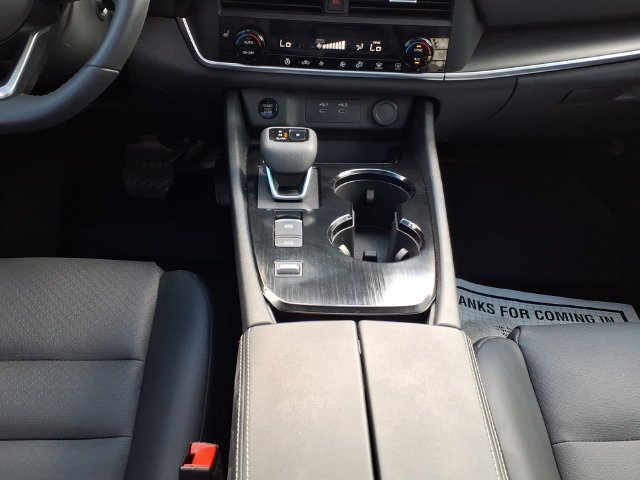 Used 2024 Nissan Rogue SV w/ SV Premium Package FWD image 16