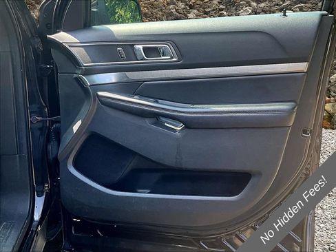 Used 2018 Ford Explorer XLT w/ Equipment Group 202A AWD/4WD image 22